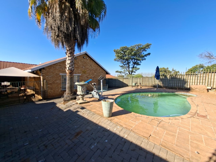 3 Bedroom Property for Sale in Azalea Park North West